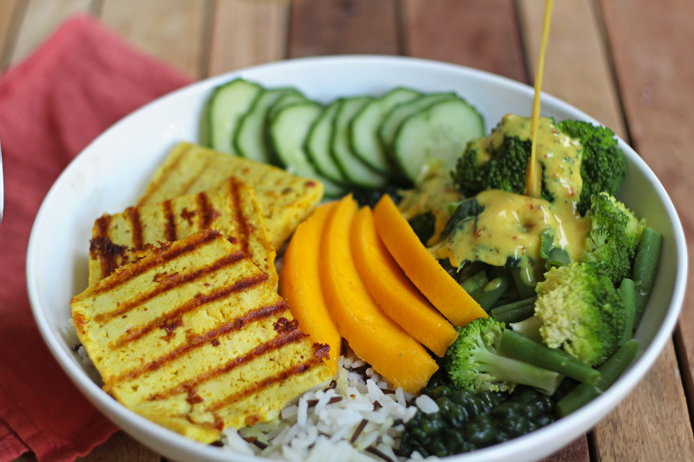 Curry mango tofu bowl - De Groene Meisjes