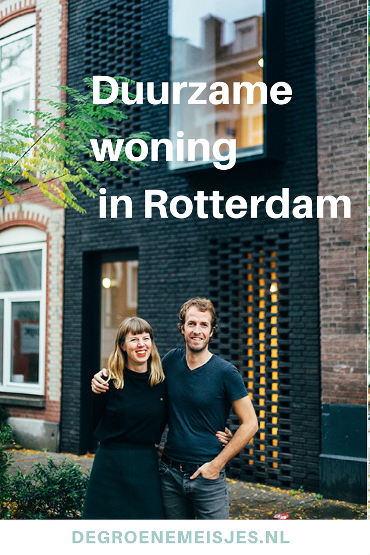 Gwendolyn en Marijn (beiden architect) ontworpen zelf hun super duurzame woning míddenin Rotterdam. Met zo min mogelijk spullen, natuurlijke materialen, vintage meubelen, zonneboiler, zonnepanelen, goede isolatie en vloerverwarming. Bekijk alle foto’s en lees hun verhaal op de blog.
