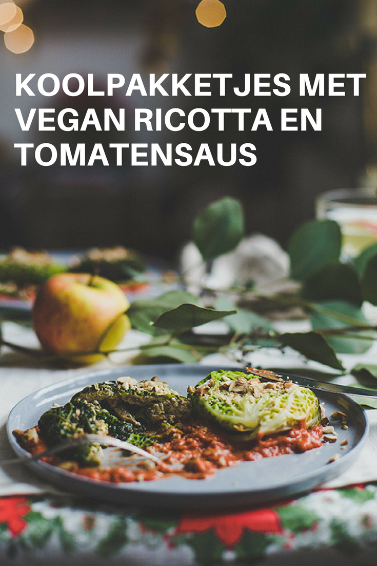 Recept Koolpakketjes met vegan ricotta, tijm en oesterzwammen. En een lekkere tomatensaus en nootjes on top. #vegan #kool #ricotta