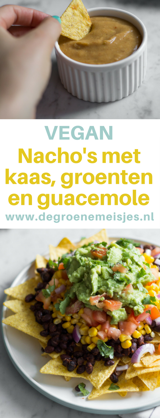 Nachos met vegan kaas, groenten en guacemole. Comfortfood to the max van De Groene Meisjes. Ga naar de blog voor dit mexicaanse succes recept.