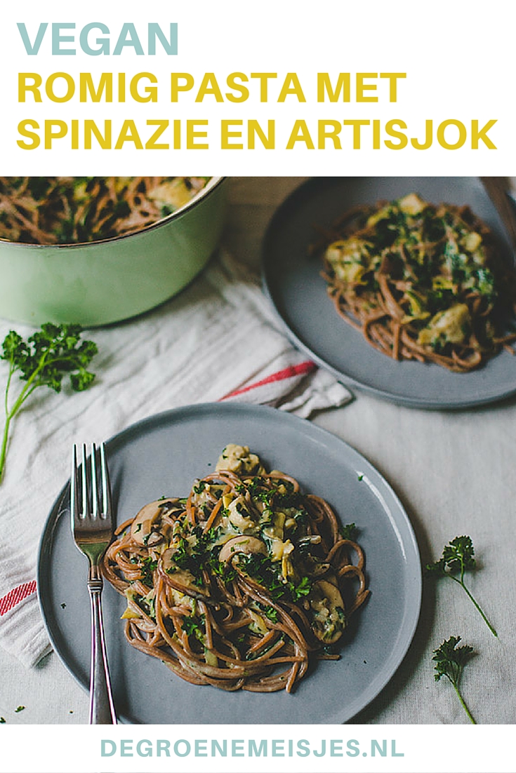Deze romige pasta met spinazie, champignons en artisjok is 100% plantaardig, vegan, makkelijk en ontzettend lekker. Lees het recept op de blog voor dit ultieme comfort food.